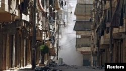 敘利亞城市阿勒頗7月31日受到攻擊﹐建築物冒出白煙。