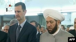 صدر بشار الاسد عید کی نماز ادا کر رہے ہیں