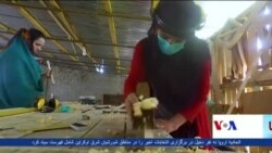 زنان پاکستانی نجاری میکنند