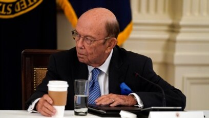 Bộ trưởng Thương mại Mỹ Wilbur Ross tại một cuộc họp với Tổng thống Donald Trump, 19/5/2020, ở Washington. (AP Photo/Evan Vucci)