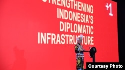 Menteri Luar Negeri Indonesia Retno Marsudi menyampaikan pandangan resmi Indonesia atas berbagai isu dunia dalam pidato tahunan di Kemenlu RI, Jakarta, Rabu, 8 Januari 2020. (Foto Courtesy: Kemlu RI)