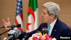 Ngoại trưởng Mỹ John Kerry phát biểu trong cuộc họp báo tại Algiers, ngày 3/4/2014. 