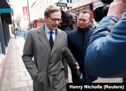 U.K. -- Alexander Nix, CEO of Cambridge Analytica arrives at the offices of Cambridge Analytica in central London, March 20, 2018 - can use as video screen grab