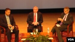 全球貿易形態轉型座談會 (左起: 馬克米利, 克萊普列斯托維茲, 穆雷希柏)