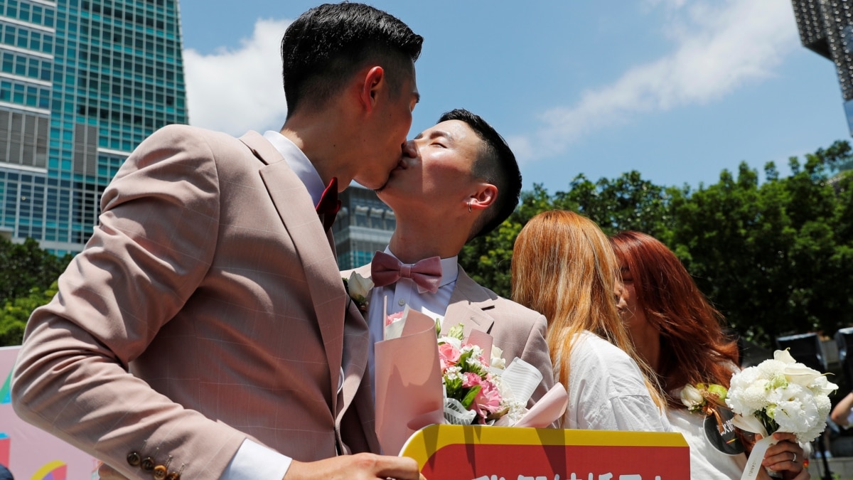На Тайване впервые в Азии официально зарегистрировали однополые браки