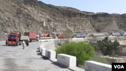 با انسداد گذرگاهای مرزی میان افغانستان و پاکستان کاروان‌های تجارتی در هر دو کشور گیر مانده اند.