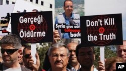 Nghiệp đoàn ký giả Thổ Nhĩ Kỳ cho biết có 22 nhà báo đã bị đình chỉ công tác vì tường thuật các cuộc biểu tình chống chính phủ, trong khi 37 ngưòi khác bị buộc phải từ chức.