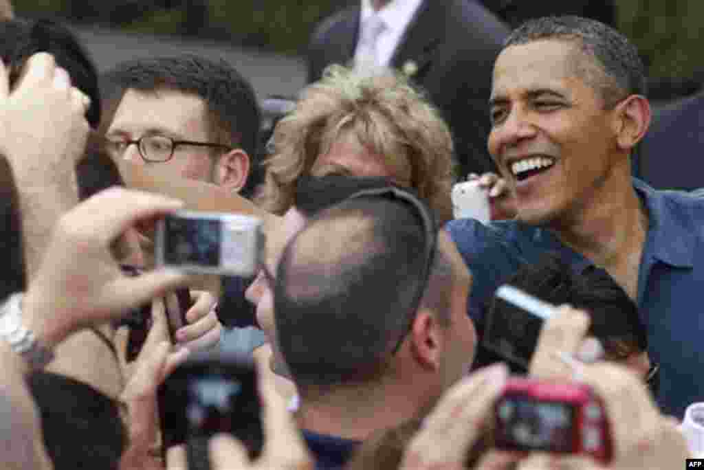 President Barack Obama welcomes military families to an Independence Day celebration on the South Lawn of the White House in Washington, Monday, July 4, 2011. (AP Photo/Charles Dharapak)