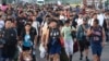 ARCHIVO - Imagen de migrantes que avanzan a pie por la autovía a la altura de Suchiate, en el estado de Chiapas, en el sur de México, el 21 de julio de 2024, durante su marcha hacia la frontera con Estados Unidos, en el norte del país. 