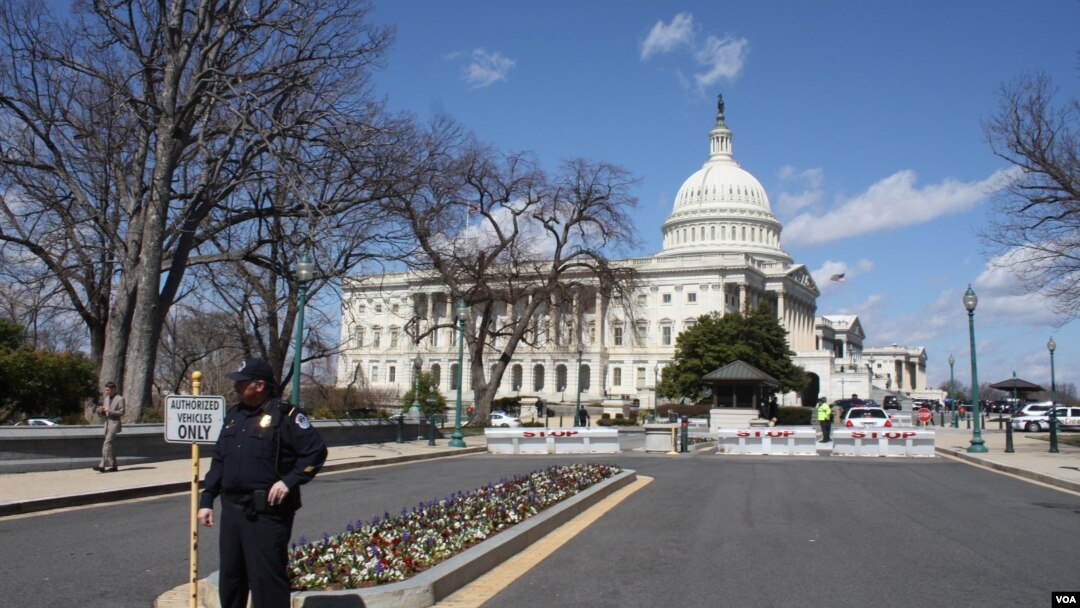 Dos edificios del Congreso fueron evacuados de forma parcial. [Foto Mitzi Macias, VOA].