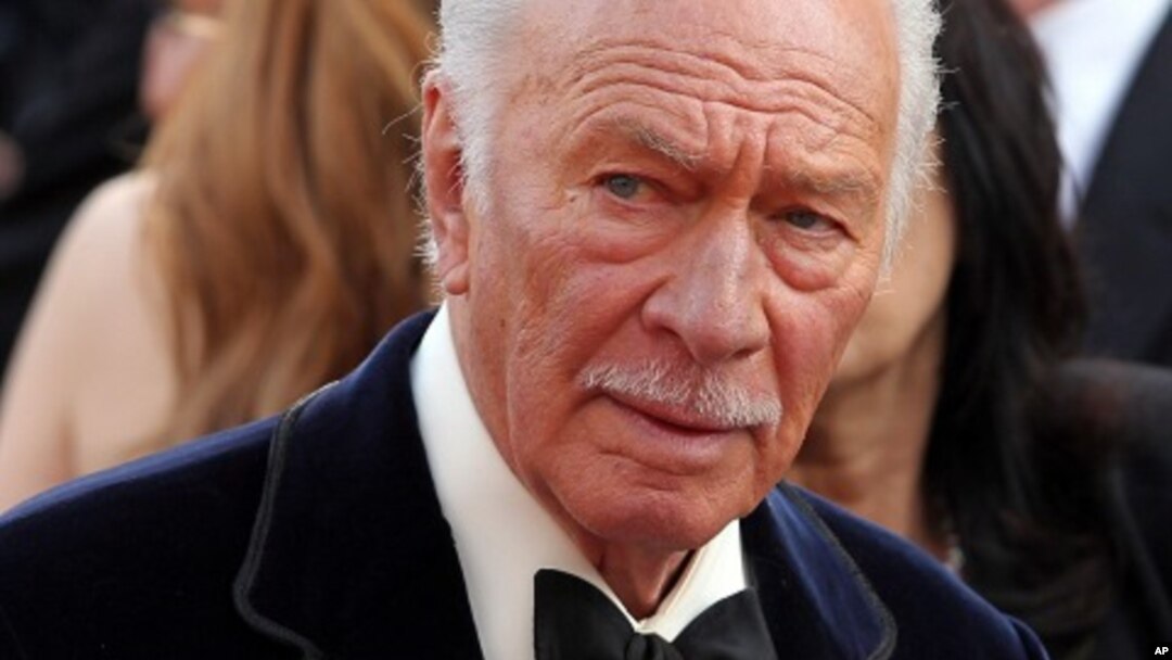 Christopher Plummer arrives before the 84th Academy Awards on Feb. 26, 2012, in Hollywood.