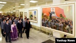북한에서 조선노동당 창건 70주년 경축 국가미술전람회 '어머니당에 드리는 축원의 화폭'이 개막했다고, 관영 조선중앙통신이 5일 보도했다.