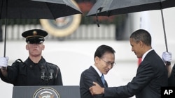 President Barack Obama welcomes South Korean President Lee Myung-bak during a state arrival ceremony on the South Lawn of the White House in Washington, October 13, 2011.