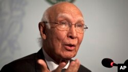 FILE - Pakistan’s National Security Adviser Sartaj Aziz gestures during a press conference in Islamabad, Aug. 22, 2015. Aziz rejected on Mary 3, 2016, Afghan demands for military action against Taliban commanders within Pakistan.