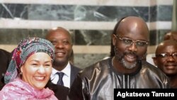 Icegera c'umunyamabanga mukuru wa ONU, Amina J Mohammed, ibubamfu, aramukanije na perezida wa Liberiya George Weah i Monrovia, itariki 22/03/2018.