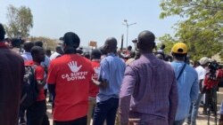 Large mobilisation des acteurs des médias pour la liberté de la presse, à Dakar, le 4 mai 2021. (VOA/Seydina Aba Gueye)