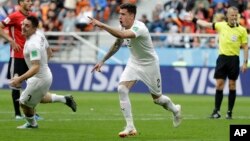 José Giménez celebra su gol de victoria. 