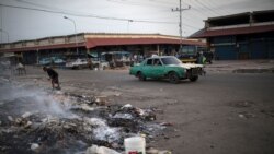 Venezuela: Comerciantes recojo basura