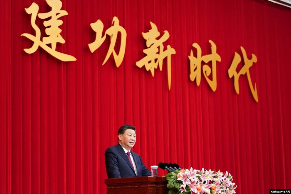 资料照：中国领导人习近平在全国政协新年茶话会上发表讲话。（2021年12月31日）(photo:VOA)