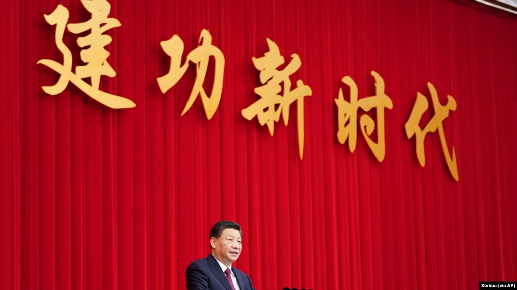 资料照：中国领导人习近平在全国政协新年茶话会上发表讲话。（2021年12月31日）(photo:VOA)