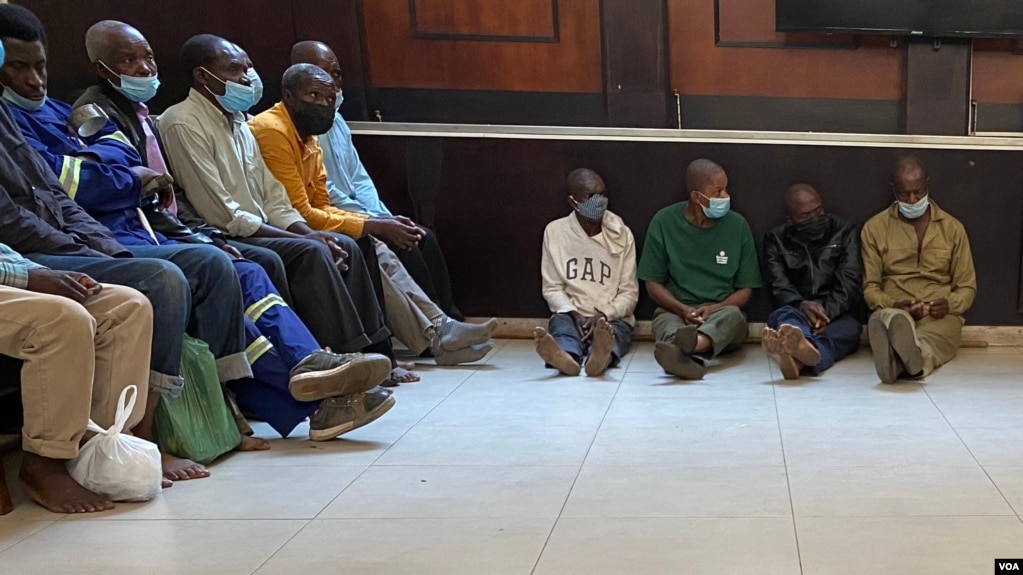 Some of the arrested Zimbabwe independence war veterans are seen at Harare Magistrates Court, in Harare, Oct. 29, 2021. (Columbus Mavhunga/VOA)