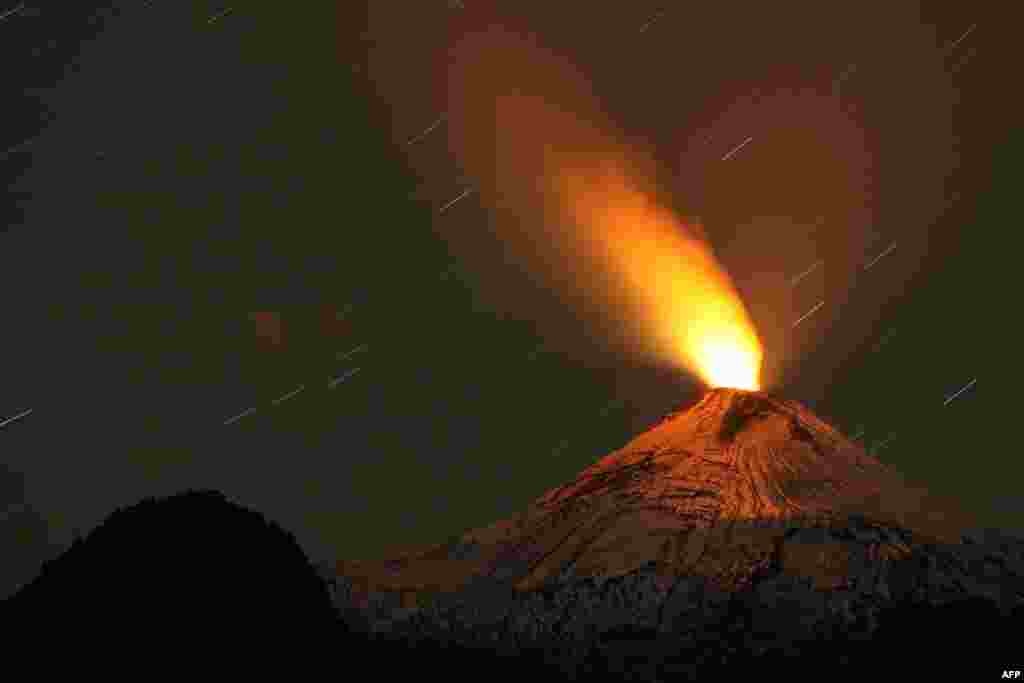 View of the Villarrica volcano taken from Pucon, 800 kilometers south of Santiago, showing signs of activity.