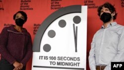 미국 ‘핵과학자회보’(BAS)는 20일 지구 종말을 의미하는 시계(Dooms Day Clock)가 자정까지 100초 남았다고 밝혔다. 