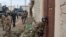 Soldados de las fuerzas especiales de Irak ingresaron a un barrio en Mosul, el miércoles, 2 de noviembre, de 2016.