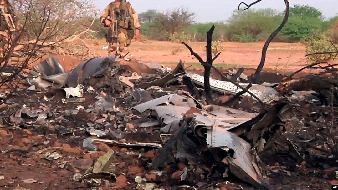 Samolyot qulagan yer. Mali, 25-iyul, 2014-yil.