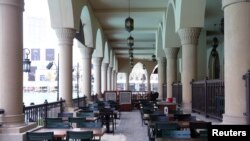 اثرات شیوع ویروس کرونا: یک رستوران خالی در دبی - آرشیو