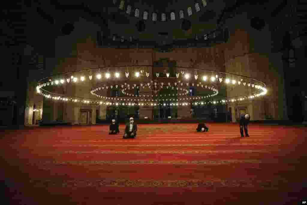 Iyd ul-Fitr. Sulaymoniya masjidi. Istanbul.