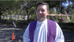 Richard Vigoa es el párroco de la Iglesia San Agustín de Coral Gables (Florida).