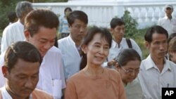 Aung San Suu Kyi walks with her National League for Democracy party members after visiting her mother's tomb on her 22nd death anniversary, Rangoon, Burma, 27 Dec 2010.