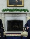 ARHIVA: Američki predsednik Džo Bajden i presedavajući Predstavničkim domom Kevin Mekarti tokom razgovora u Beloj kući (Foto: REUTERS/Leah Millis)