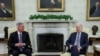 El presidente Joe Biden en reunión sobre el límite de la deuda con el presidente de la Cámara de Representante, Kevin McCarthy (R-CA), en la Oficina Oval de la Casa Blanca en Washington, EE. UU., el 22 de mayo de 2023. REUTERS/Leah Millis/Foto de archivo.