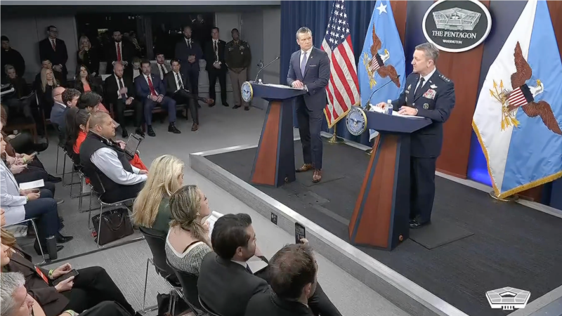 وزیر جنگ آمریکا: ترامپ اهل عمل است و بلوف نمی‌زند، باور ندارید از خامنه‌ای بپرسید