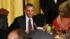 باراک اوباما رئیس جمهوری آمریکا در حال گفتگو با برخی از مهمانان ضیافت افطار کاخ سفید - ۱ تیر ۱۳۹۴ 