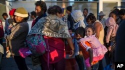 El alcalde de Tijuana declaró una crisis humanitaria en la ciudad fronteriza y pidió ayuda a la ONU para tratar con unos 5.000 migrantes centroamericanos que han llegado a la ciudad.