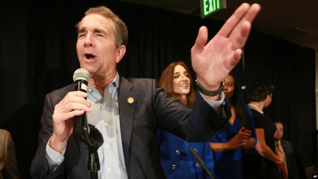 Guverner Virginije Ralph Northam na pobjedničkoj proslavi demokrata u Richmondu, 5. novembra 2019.