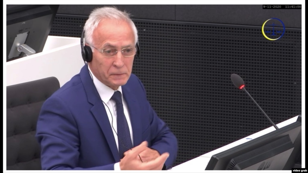 Jakup Krasniqi para gjykatësit në Hagë