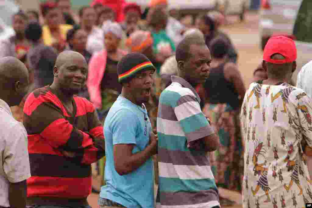 Zambians wait to cast their ballots on presidential election day in Lusaka, Jan. 20, 2015.