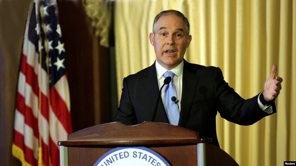 Ông Scott Pruitt, người đứng dầu Cơ quan Bảo vệ Môi trường (EPA) nói chuyện với nhân viên của cơ quan tại Washingon D.C ngày 21/2/2017.