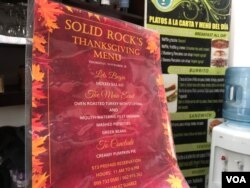El restaurante Solid Rock, en Cotacachi, Ecuador, ofrece menu de Acción de Gracias para los jubilados estadounidenses.