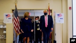 دونالد ترامپ پس از انداختن رای خود به صندوق آرا در ایالت فلوریدا