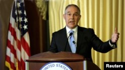 Ông Scott Pruitt, người đứng dầu Cơ quan Bảo vệ Môi trường (EPA) nói chuyện với nhân viên của cơ quan tại Washingon D.C ngày 21/2/2017.