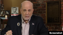 مارک لوین، روزنامه‌نگار و تحلیل‌گر آمریکایی