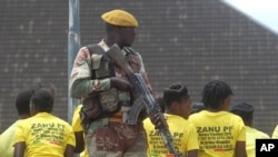 FILE: A soldier stands guard while waiting for Zimbabwean President Robert Mugabe to arrive for a crucial Zanu pf Poltiburo meeting in Harare, Wednesday Feb, 10, 2016. Mugabe addressed thousand of party supporters and chaired a bitterly divided Zanu PF Politiburo amid heightened tensions over issues to do with factionalism and succession in the party.(AP Photo/Tsvangirayi Mukwazhi)