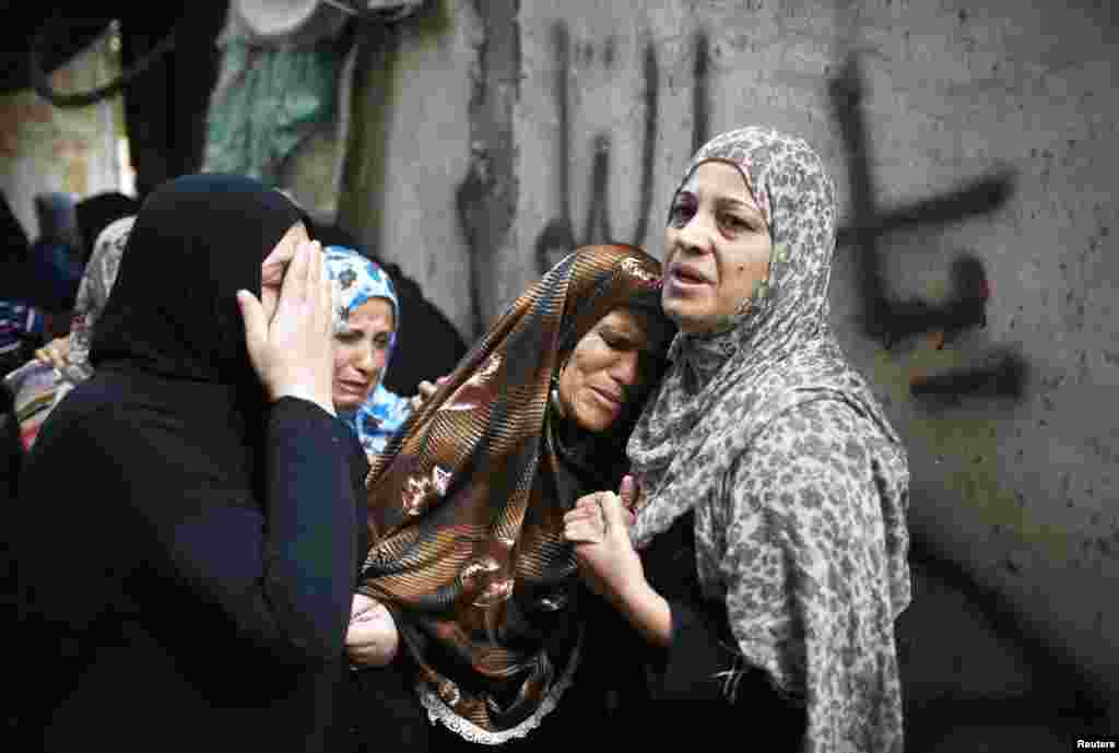 The mother of a Hamas militant mourns during his funeral in the northern Gaza Strip, October 24, 2012. 