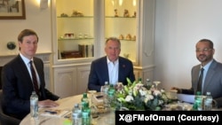 ملاقات استیف ویتکاف و جرد کووشنر هیات امریکایی در دور دوم مذاکرات امریکا - ایران با بدر البوسعیدی، وزیر خارجۀ عمان در ژینو
