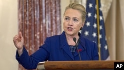 Ngoại trưởng Hillary Rodham Clinton phát biểu tại Bộ Ngoại giao ở Washington, 29/11/2012. 